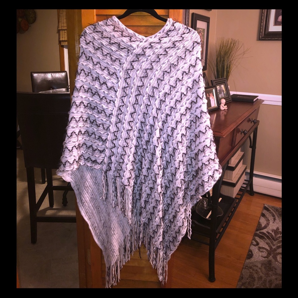 Lightweight 🦋 Knit Poncho One Size Fits Most